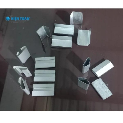 KHÓA ĐAI NỮA KÍN, NỮA HỞ